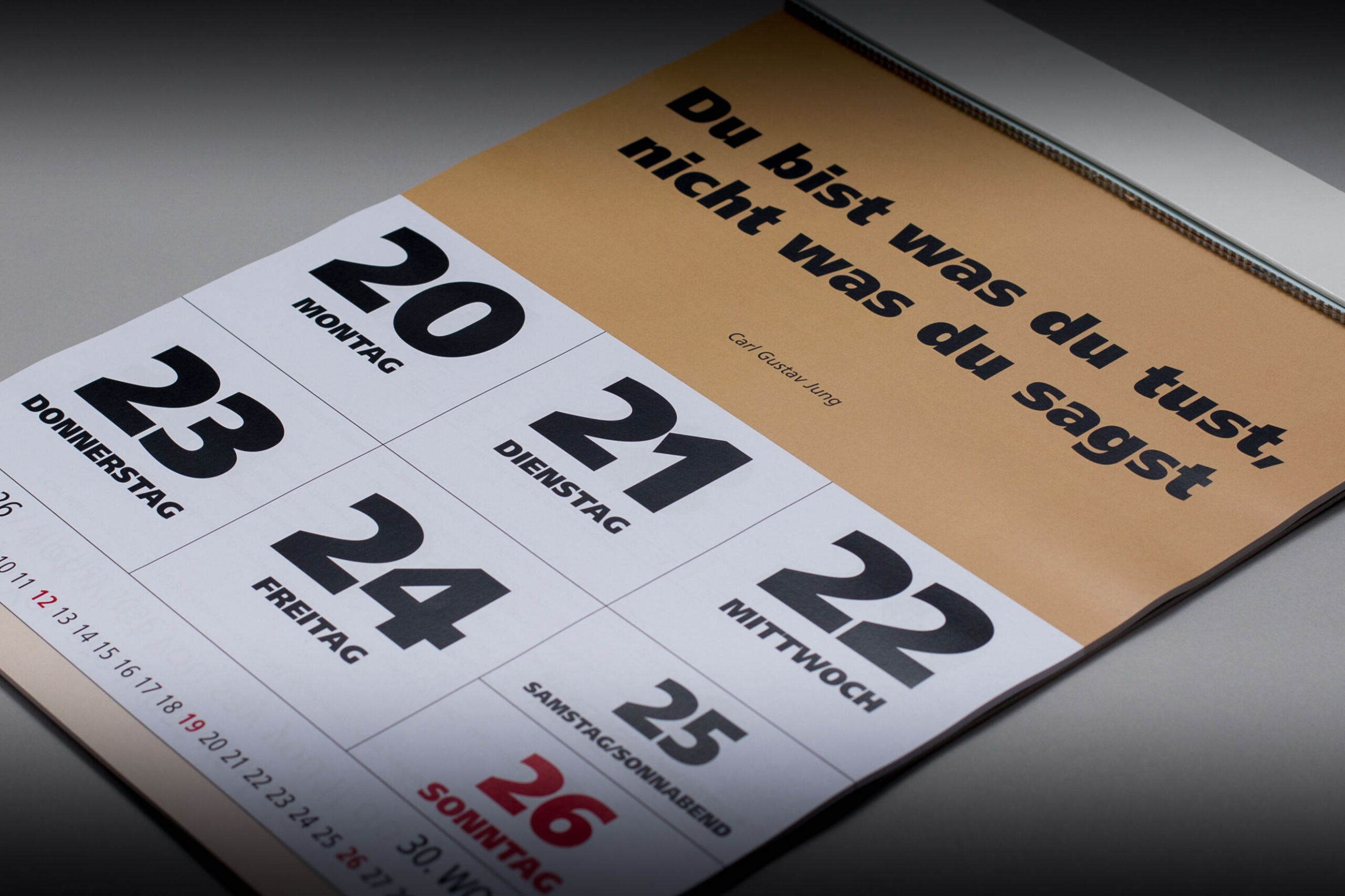 impuls-wochenspruch-kalender-2026-worte-auf-papier-lebensweisheit-zitat-leitspruch-vincent-weltweisheiten_FW